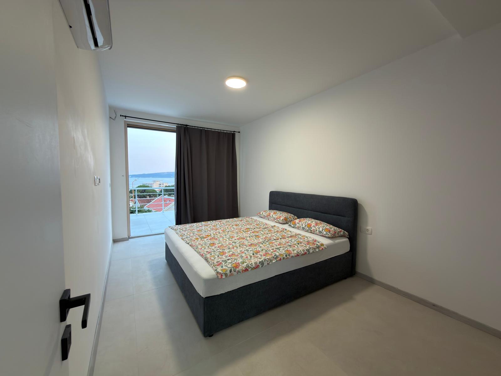Apartment with Balcony & Sea View — Photo 7 of 10