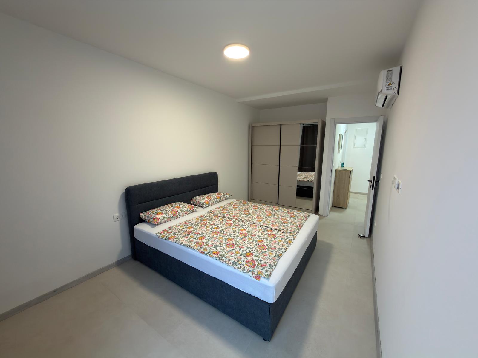 Apartment with Balcony & Sea View — Photo 8 of 10