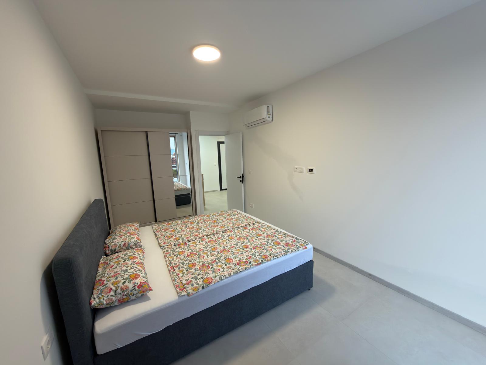 Apartment with Balcony & Sea View — Photo 9 of 10